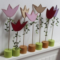 JARNÍ dřevěná dekorace tulipán