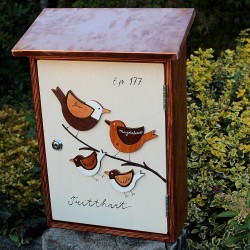 Malovaná poštovní schránka CVRLIKAJÍCÍ přírodní