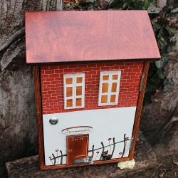 Dřevěná poštovní schránka retro cihlová chaloupka