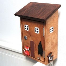 Dřevěná poštovní schránka DOMEČEK v lese