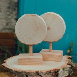 Dřevěný strom na stojánku