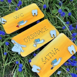 Dřevěná cedulka na dveře lékaře - dentální hygiena