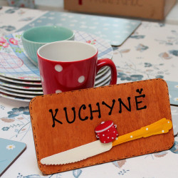 Dřevěná cedulka na dveře kuchyně