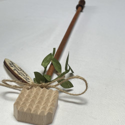 Dřevěné drbátko na záda