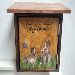 Dřevěná poštovní schránka ZAJÍČKOVI
