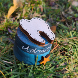 Dřevěná krabička na dětské zoubky vesmír