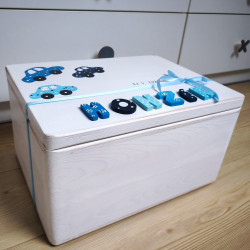 Truhla se jménem - originální dárek k narození miminka